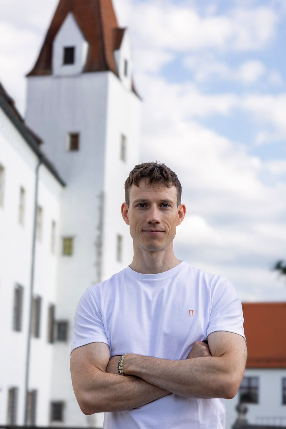 Fabian Schlamp — Inhaber BEKOER Hausverwaltung, vor dem Neuen Schloss Ingolstadt